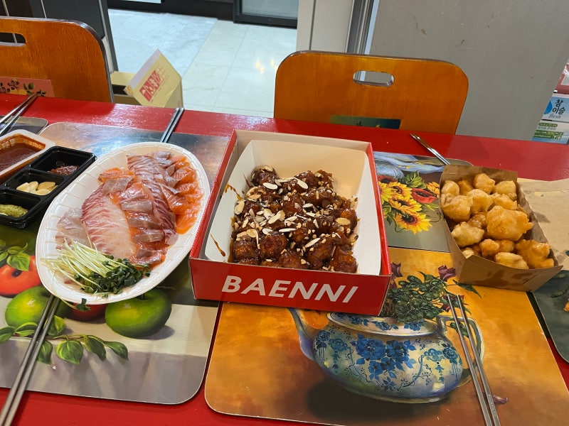 강릉 에어비엔비 숙소 & 강릉 중앙 시장ㅣ베니닭강정, 강릉길감자, 유성상회