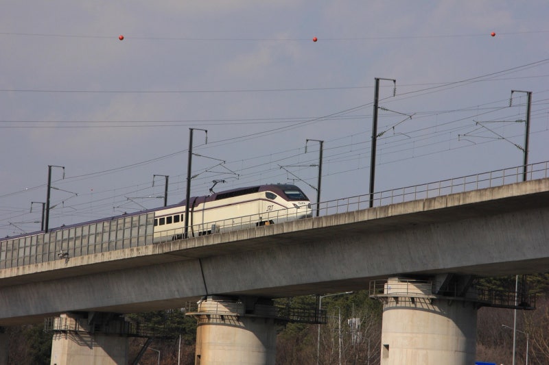 KTX SRT 통합 총정리 2026: 요금 10% 인하, 코레일+ 예매 방법 및 좌석 꿀팁 7가지