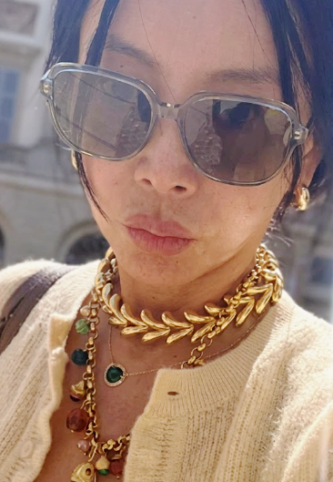 63세라고? 황신혜의 독보적 연예인 패션, 실패 없는 목걸이 레이어드 팁 3가지