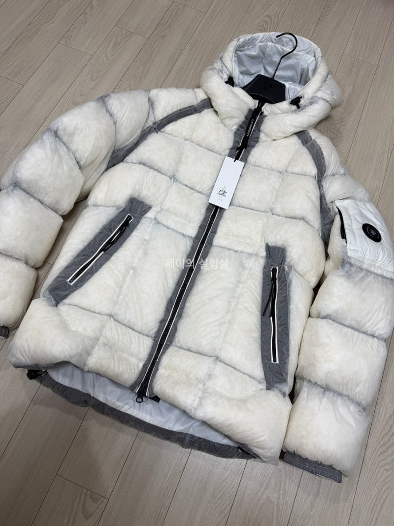 [C.P. Company] 26FW CP 컴퍼니 디디쉘 후드 다운 익스클루시브/ CP 컴퍼니 디디쉘 패딩 거즈 화이트....