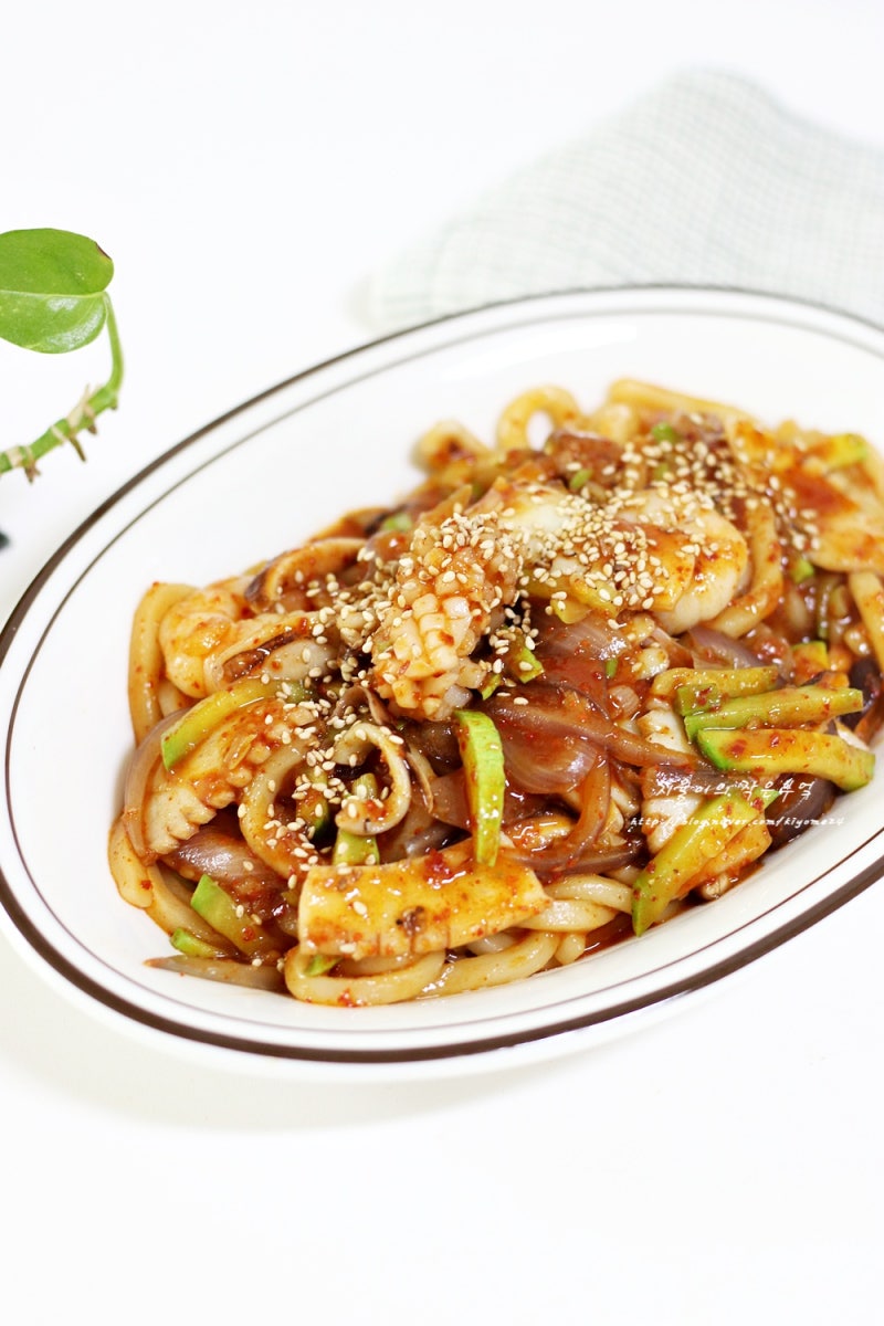 매콤한 해물 볶음우동레시피 칼칼하니 더 맛있는 볶음우동
