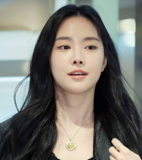 손나은, 에이핑크 ‘Mr. Chu’의 그 소녀 맞아? 《김부장》 정상아로 완전히 달라진 근황과 다....