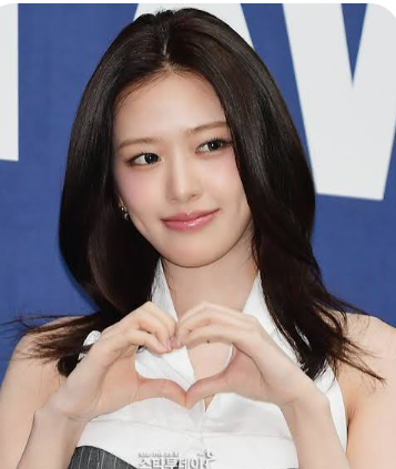 “직각 어깨 괜히 나온 게 아니네”  안유진이 몸매 관리하며 바꾼 식사법은?