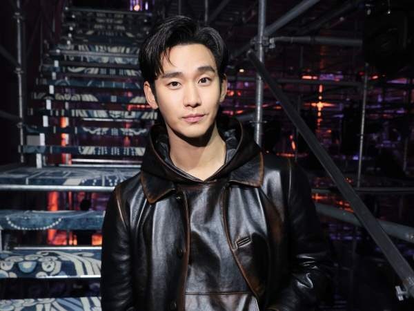 “무혐의인데 왜?” 김수현 복귀 시동에도…600억 대작 ‘넉오프’ 아직도 멈춰 있는 이유 행....