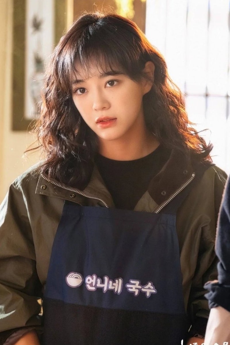 김세정, 9년 만에 달라진 얼굴 하나로 패션 업계가 주목한 이유