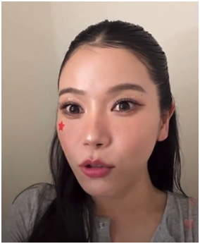 "갑자기 욕하더니 나무 의자를 던졌다"…마마무 솔라 LA서 묻지마 공격, 다리에 멍까지 들었....