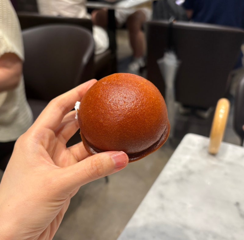 명동 신세계백화점 본점 팝업 디저트! 백화점에서 파는 모카 번과 에그타르트는 뭐가 다를까....
