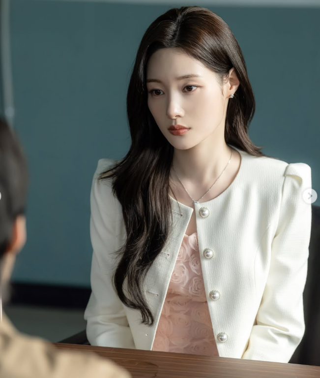 재벌형사2 인간벚꽃 정채연, 그랜드부다페스트호텔이 떠오르는 색동감 있던 특별출연