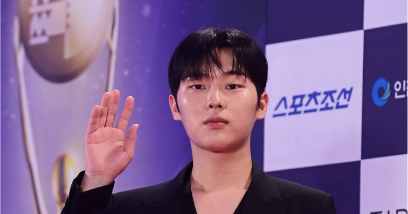 최현욱 아침부터 만취 라방 터졌다…해외 팬 향한 발언에 팬들 '조마조마'