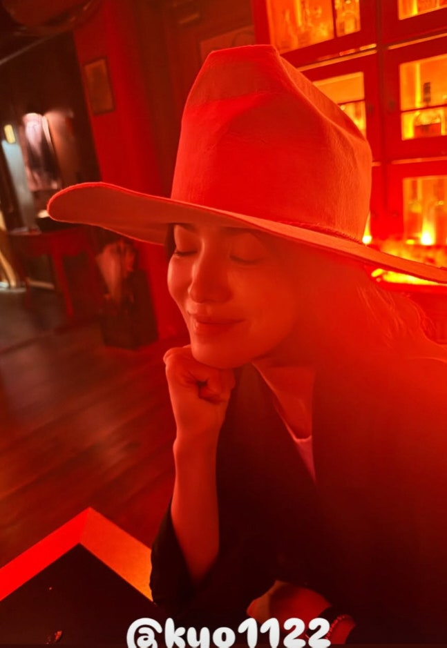 "송혜교·고현정까지 모였다" 엄정화 와인 론칭에 절친 총출동