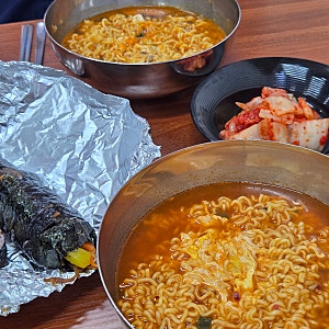 압구정 맛집_우연히 발견한 라면 맛집인데 연예인 김밥 맛집이었던 안성상회