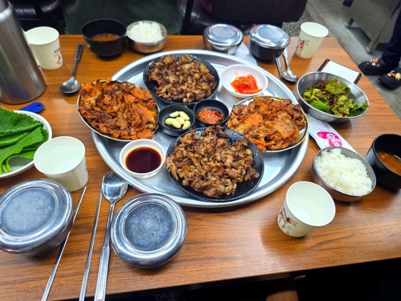 대구 칠성시장 연탄 돼지불고기 전문 단골식당 간장 고추장 후기