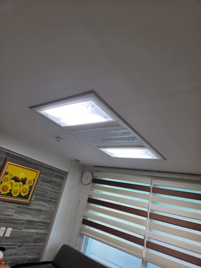 어둡고 깜빡이던 매립 형광등, 커버는 그대로 LED 모듈 교체(리폼)로 환하게 바꾸기! LED 수리 ....