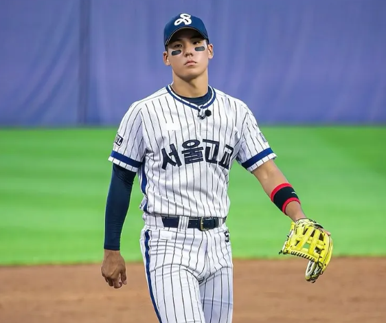 "KIA가 또 김도영 뽑는다고?” MLB 24억 거절한 특급 유망주 도대체 얼마나 잘하나 봤더니..