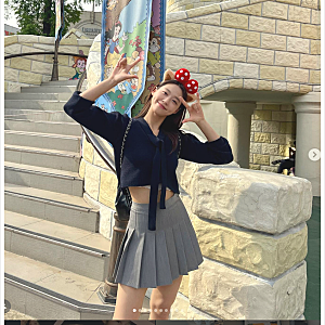 예뻐서 난리난 설현 나이키 사카이 코르테즈 운동화