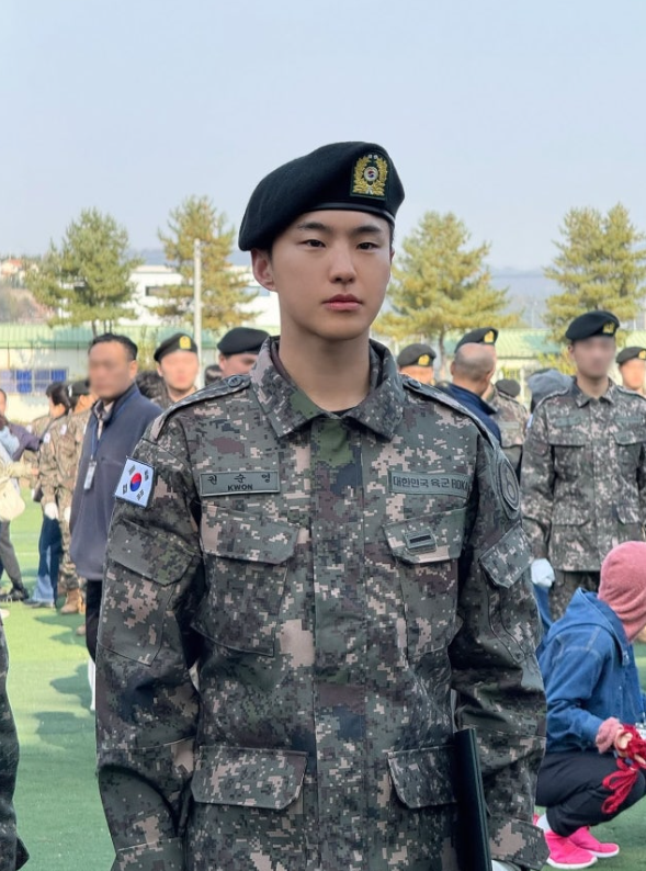 무대에서 날아다니던 호시, 군대 가더니 결국 ‘병장 권순영’으로 돌아왔다