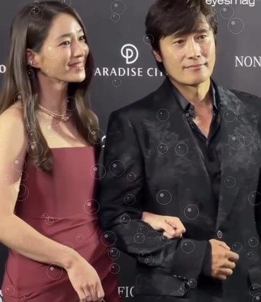 Overcoming a 12-Year Age Gap? The Meaning Behind Lee Byung-hun and Lee Min-jung's Public Appearance After 14 Years of Marriage