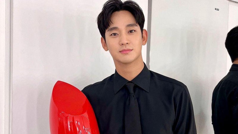 김수현 1년 6개월 만에 국내 복귀…40편 차기작 러브콜까지