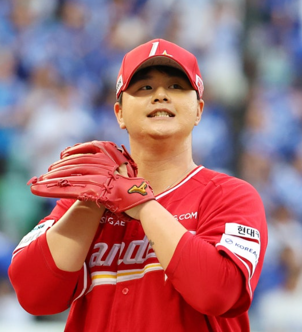 "미친 철완의 정체" SSG 김민이 3년 연속 70경기·20홀드를 향하는 이유는? 8위 반등보다 더 큰 ....