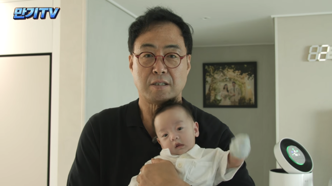 이만기 손주 건유·다유·소유 공개, 세쌍둥이 육아에 푹 빠진 천하장사