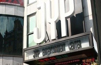 JYP 신사옥 775억 건립 중단 위기, 돈 문제 아니라 '옆 땅' 때문이었어요