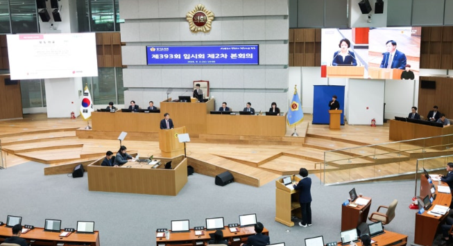 추미애 경기도지사, 재정위기 책임론 정면 제기