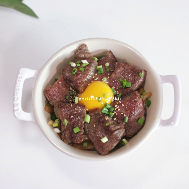 맛집 부럽지 않은 스테이크 덮밥 레시피 5분 안에 소스까지 끝!!