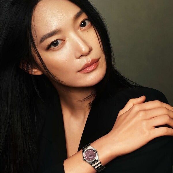 신민아, 오메가 명품 시계 착장…손목에 찬 다이아만 57개였다 가격은?
