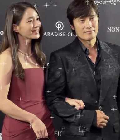 14 Years Together, Still Arm-in-Arm in Public? Lee Byung-hun and Lee Min-jung's Viral Video