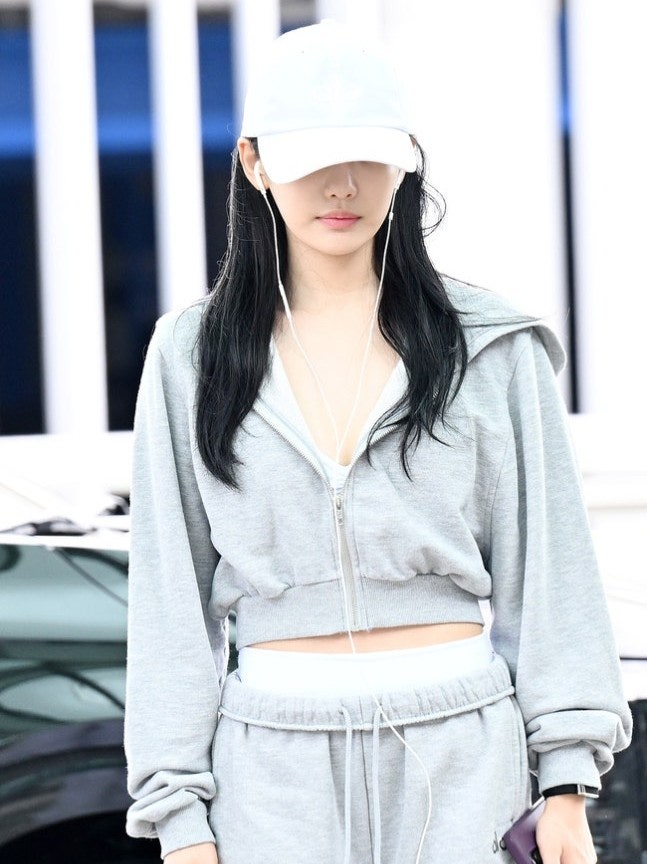 aespa Ningning's Unmistakable Beauty Even with Light Makeup: 'Innocent Charm Explodes' at the Airport Heading to Brazil