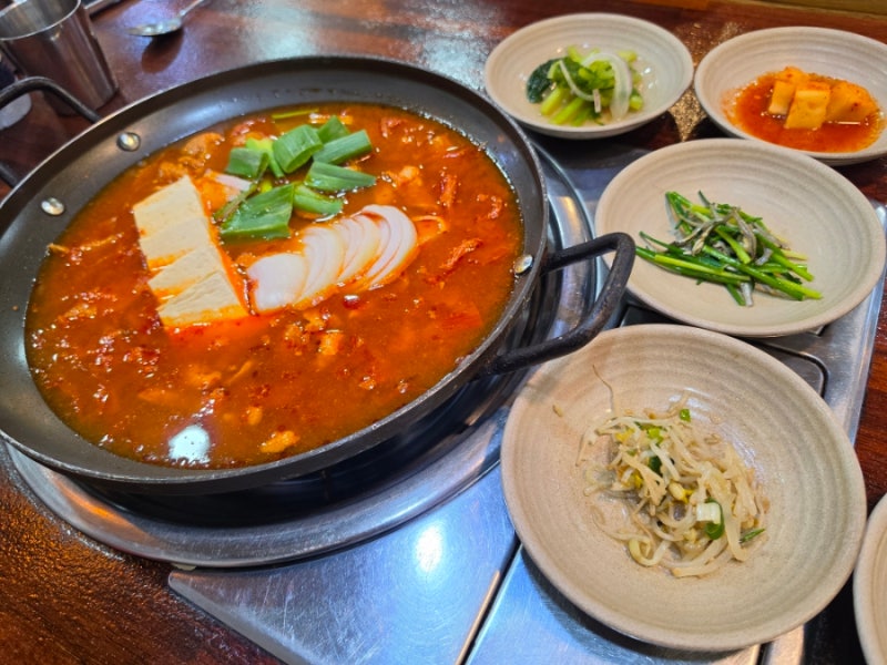 광주 광산구 김치찌개 맛집 | 생돼지고기김치찌개 솔직후기