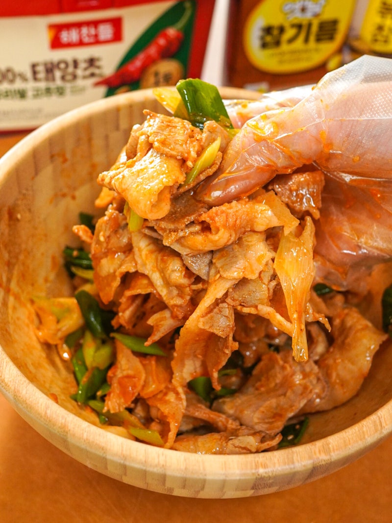 성시경 대패삼겹파무침 만들기_대패 삼겹 구워만 먹지마세요!/매콤달콤한 소스 비법