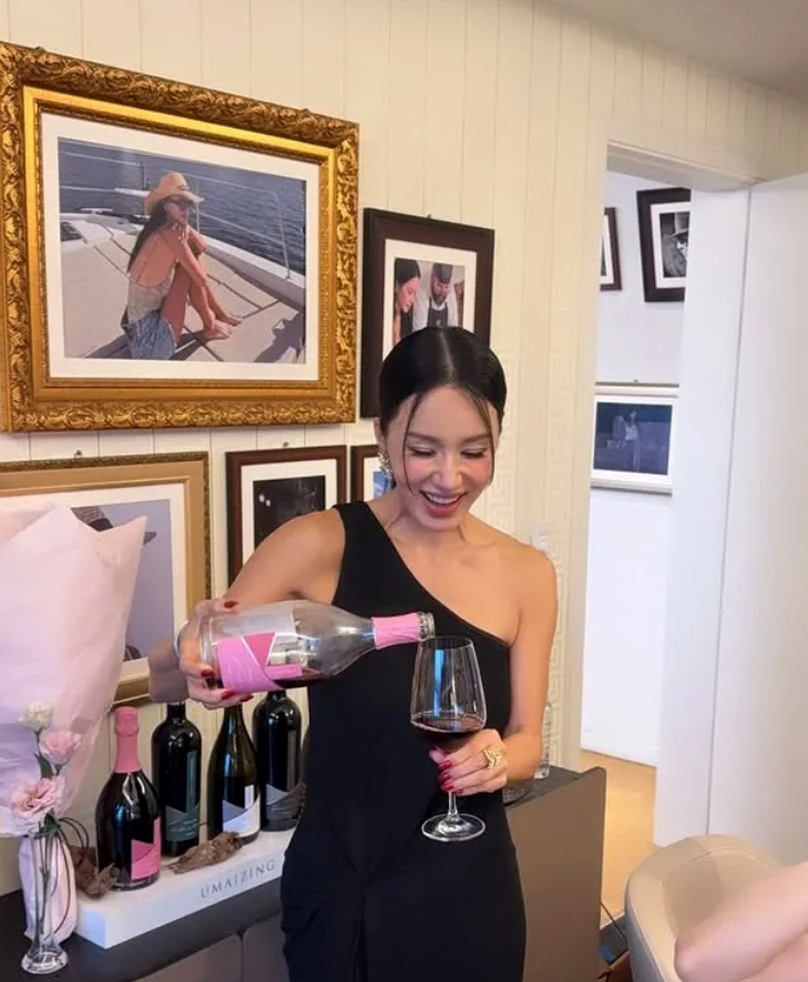 "송혜교 와인 파티로 화제"          정작 주인공은 엄정화였다