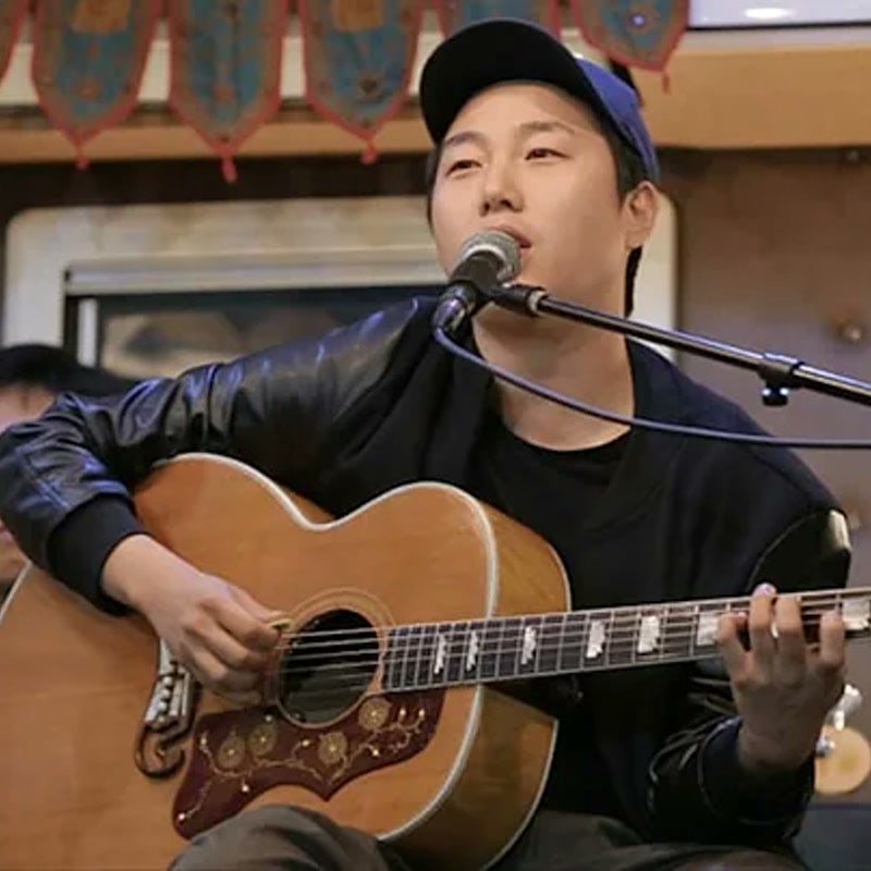 장범준 ‘벚꽃 엔딩’, 봄마다 차트로 돌아오는 노래가 된 이유