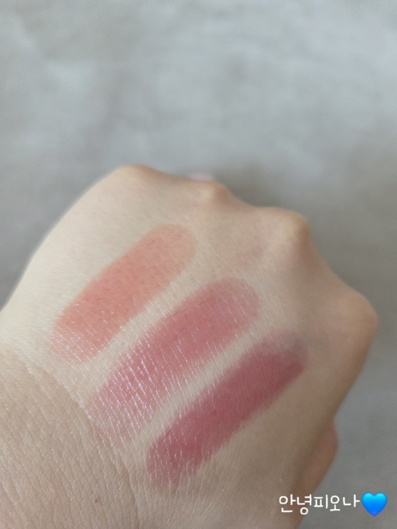 다이소화장품 신상 바이플라워 글로우립스틱 전색상 & 딘토 라벨르 로즈하이라이터 샴페인....