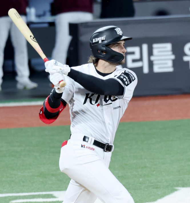 첫해부터 30홈런-100타점 폭발! 힐리어드 이전엔 누구 있었나?