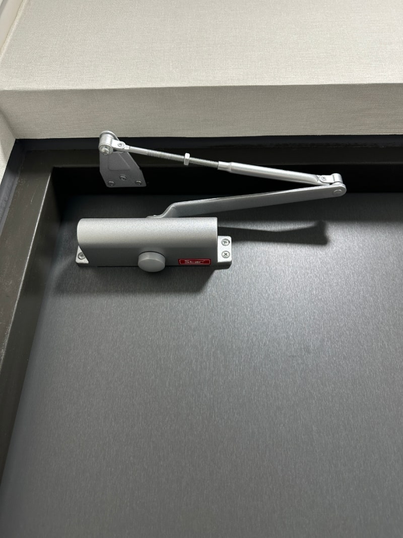 현관문 경첩 조절? 현관문 천천히 닫히게 하는 방법! 도어클로저 속도 조절 방법 총정리 (쾅 ....