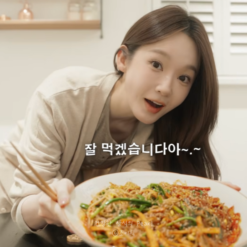 “매콤한데 다이어트도 돼요” 강민경이 관리할 때 먹는 '1인분에 180kcal' 다이어트 잡채 레시....