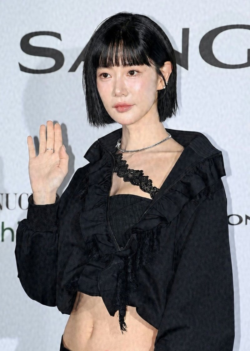 38세 클라라, 왜 하필 이날 '20대로 보이는 얼굴'이 됐을까…사진 한 장이 증명한 것