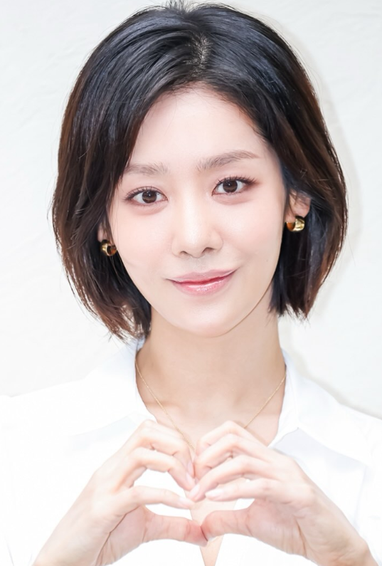 ‘스튜어디스 혜정이’로 뜬 차주영, 3년 뒤 놀라운 변신…유연석 옆 1970년대 톱스타 된다