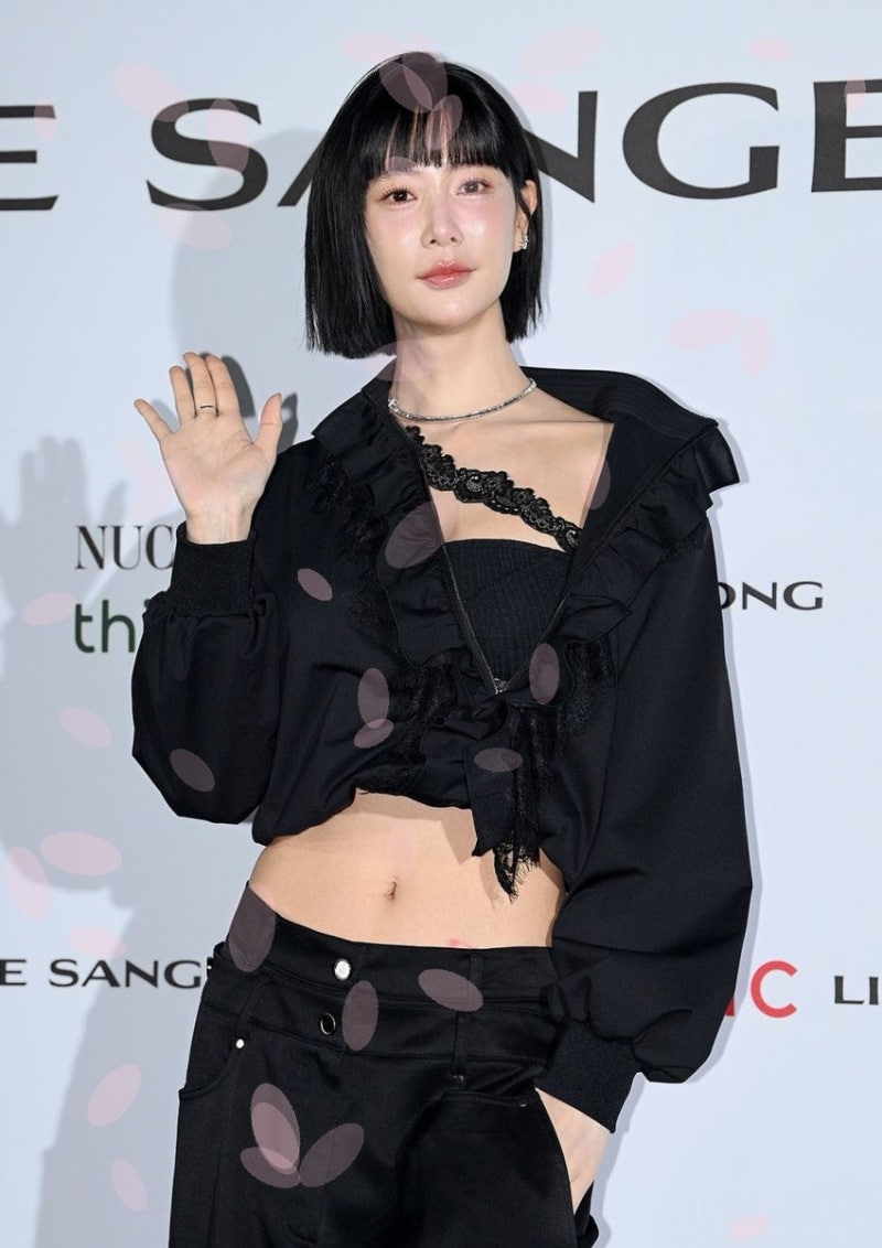 38세 클라라, 패션위크서 20대 된 얼굴?…'대자연' vs '성형' 갑론을박