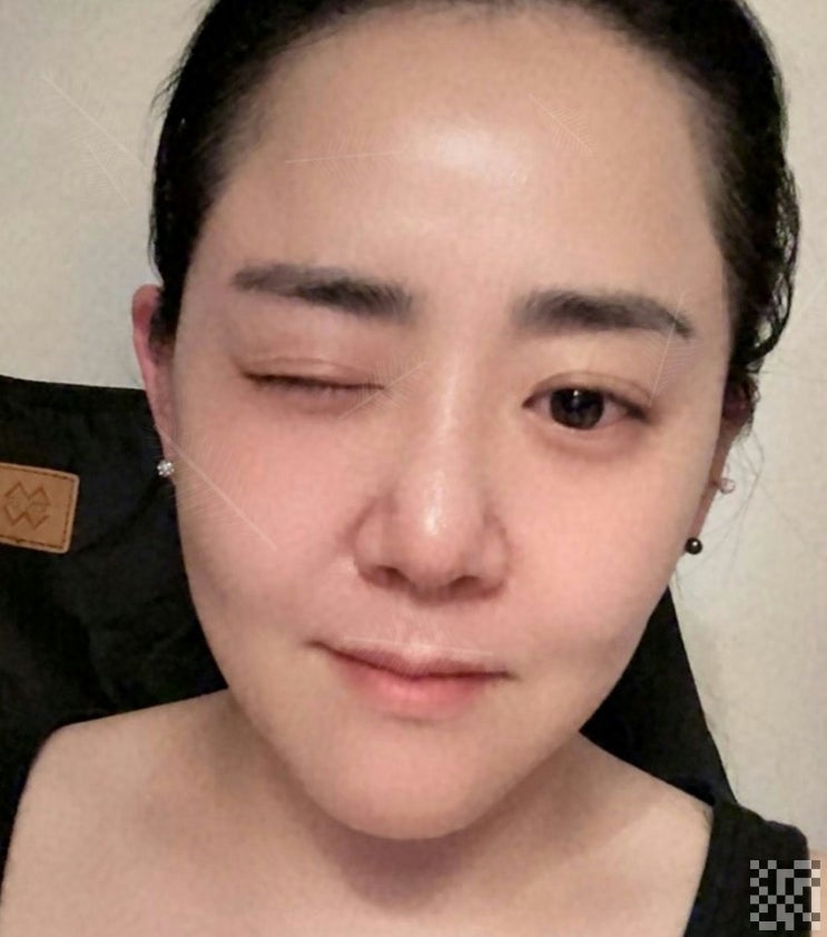 21년 전 어린 신부가 드디어 진짜 신부가 됐다…<b>문근영 결혼</b> 뒤 첫 ....