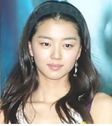 ‘제2의 전지현’ 소리 들으며 한때 남자들의 이상형으로 꼽혔던 43세 여배우.jpg