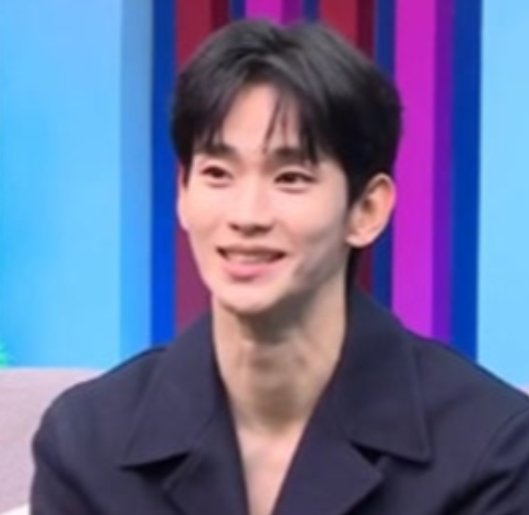 얼굴이 반쪽이네...AAA 2026 참석 확정한 김수현 최신 근황