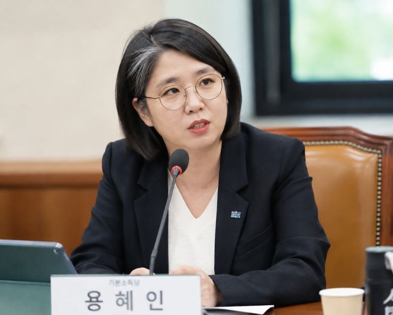 “염색 아니었어?” 용혜인 흰머리 정체에 검색량 폭발…브릿지처럼 보인 이유