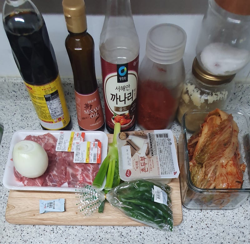 [집밥 레시피] 김치찌개 돼지고기 수분 증발과 돈지 유화의 법칙!성공 후기