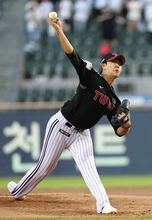 "'2년차 신예' 박시원, 최고 에이스 곽빈 꺾고 데뷔 첫 승!" LG 잠실 라이벌전 스윕