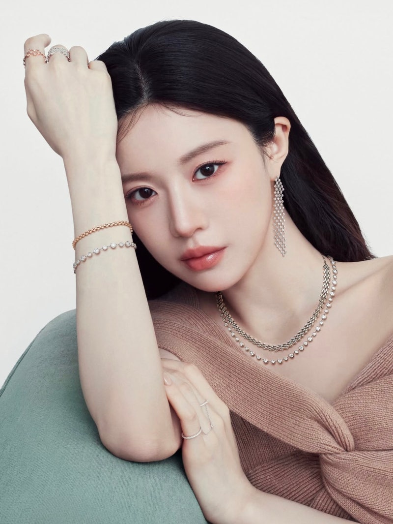 화려하지만 과하지 않게｜고윤정 디디에두보 주얼리 화보