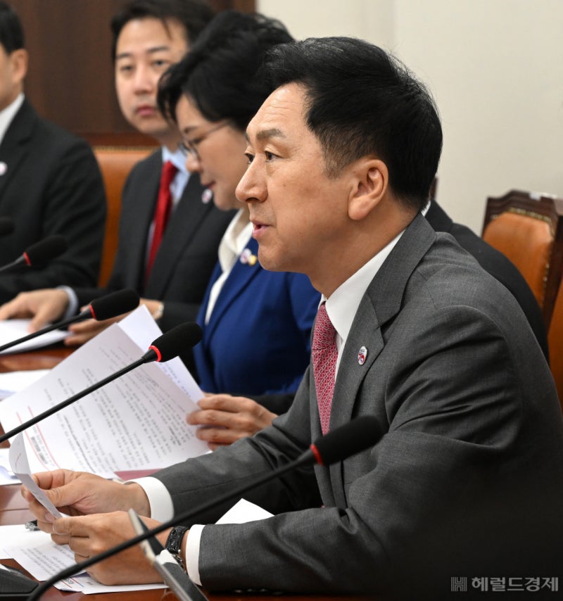용혜인 성평등가족부 장관 후보자 '언더조직' 논란 총정리…지지율 34.7%까지 끌어내린 이유....