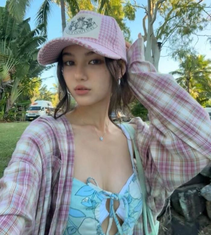 NewJeans' Danielle, Amidst 33 Billion Won Lawsuit, Reveals Relaxed Daily Life in Swimsuit, 'Fans' Hearts Flutter'
